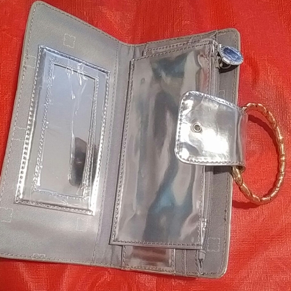 🌷Liz Claiborne Wallet - Picture 2 of 3